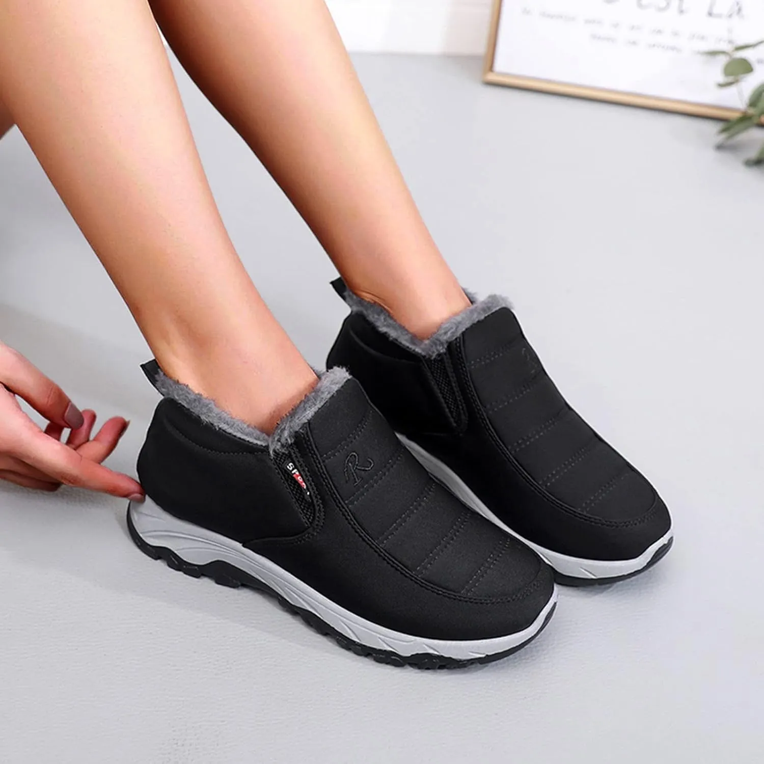 Hiking Boots Women Thickening Velvet Snow Boots Warm Winter Bootie Zipper Flat Non-Slip Hiking Booties