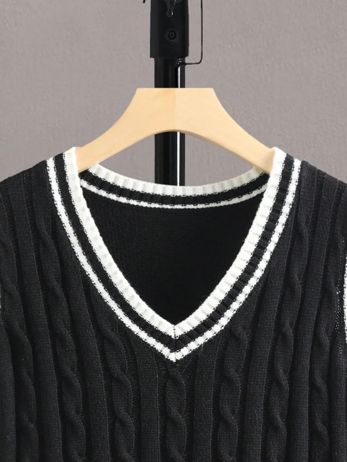 WDIRARA Men's Striped Trim V Neck Sleeveless Sweater Vest Slim Fit Rib Knit Pullovers Tank Tops