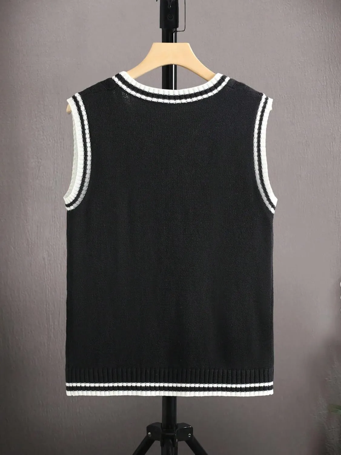 WDIRARA Men's Striped Trim V Neck Sleeveless Sweater Vest Slim Fit Rib Knit Pullovers Tank Tops