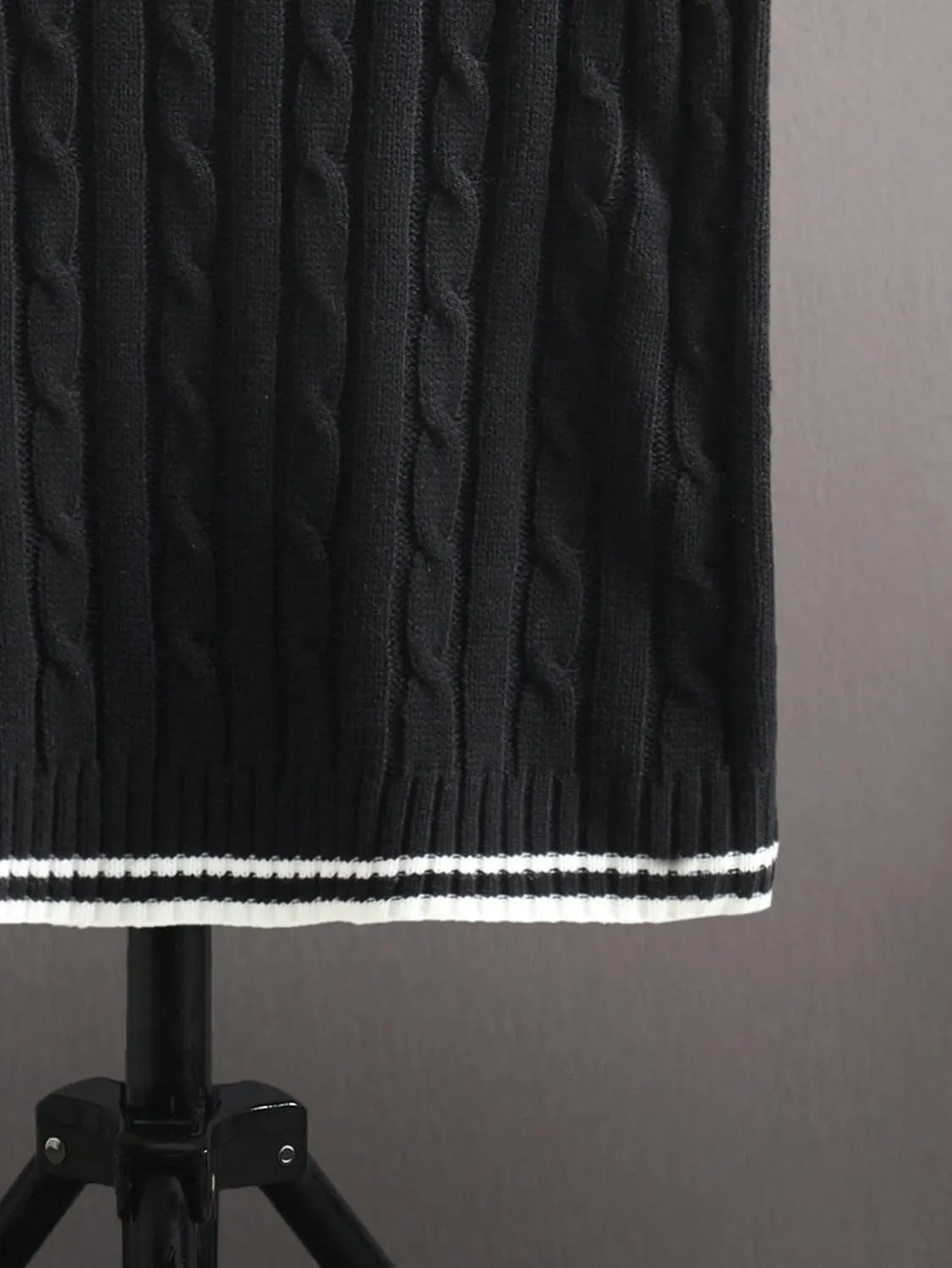WDIRARA Men's Striped Trim V Neck Sleeveless Sweater Vest Slim Fit Rib Knit Pullovers Tank Tops