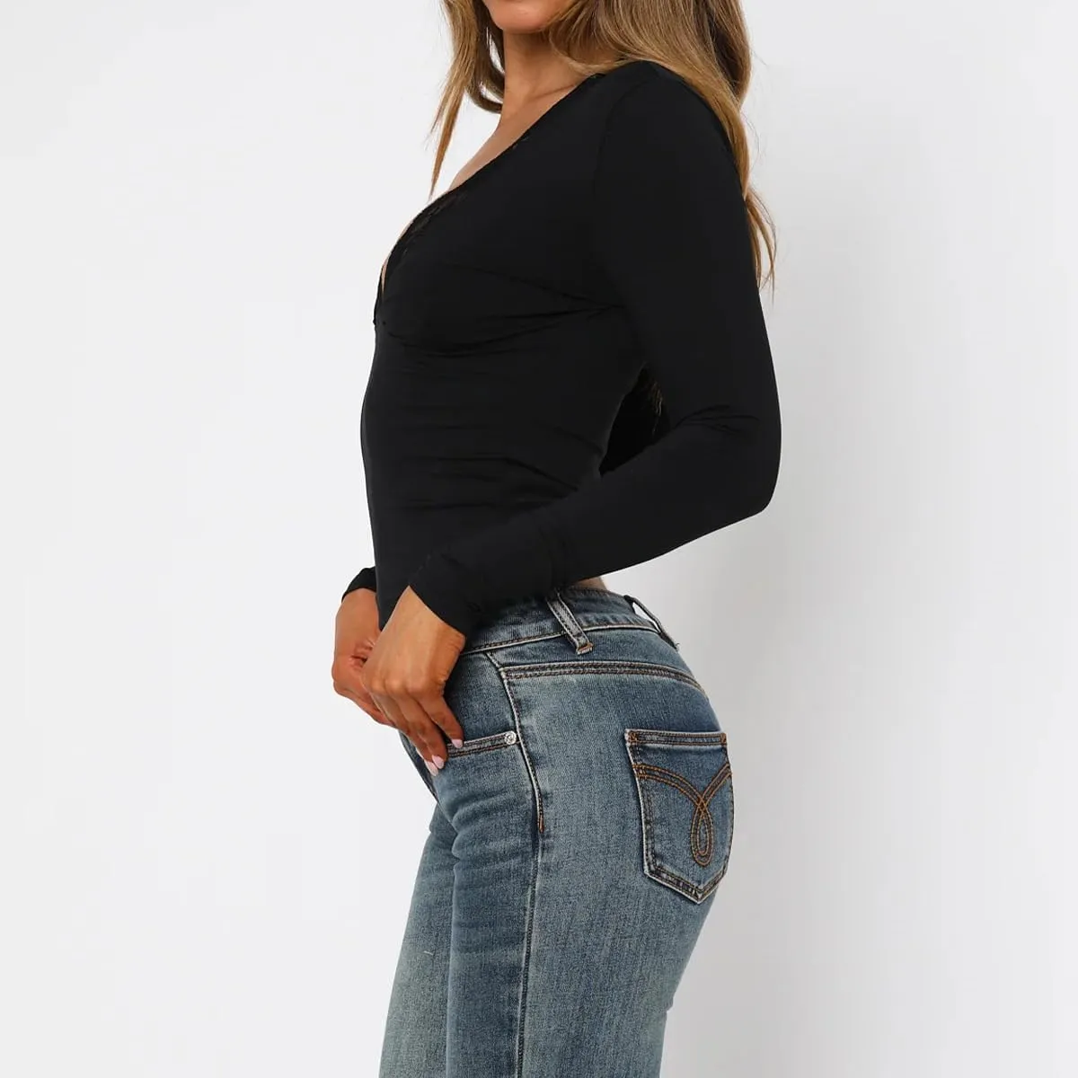 Women Sexy V Neck Lace Trim Cropped T Shirt Slim Fit Low Cut Long Sleeve Lace Patchwork Tee Tops Y2k Fall Outfits