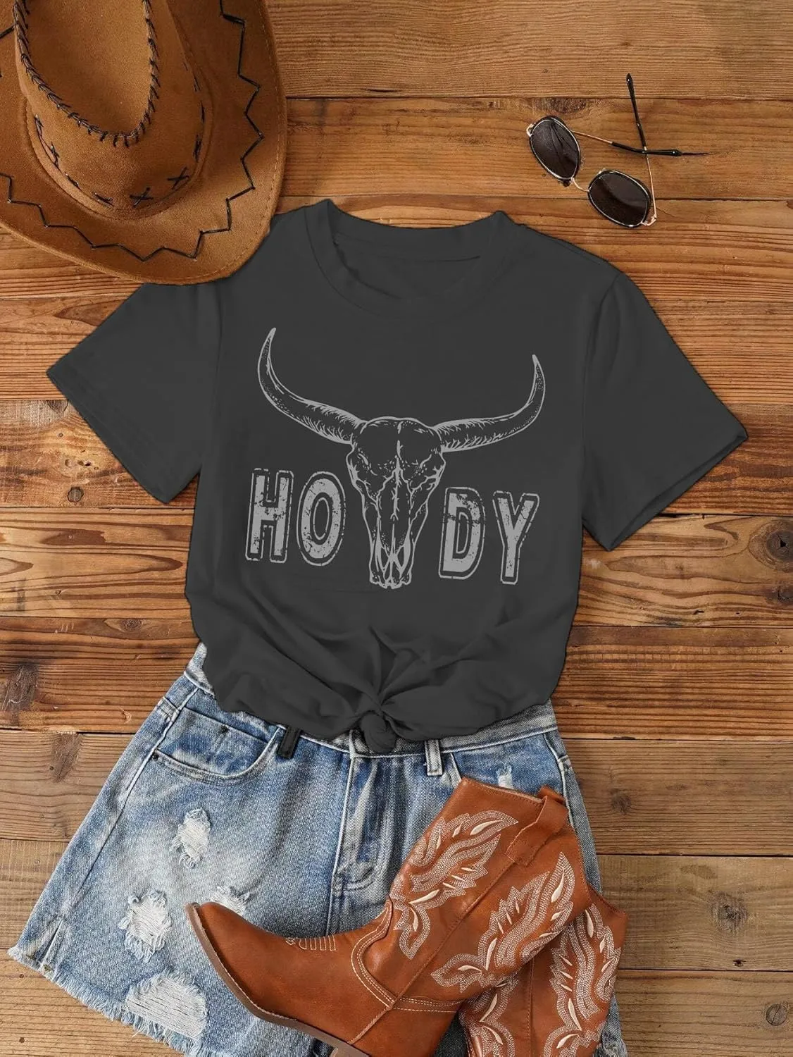 Womens Cow Skull Shirt Cowgirl Country Concert Tshirt Vintage Western Rodeo Graphic Tee Short Sleeve Casual Summer Top